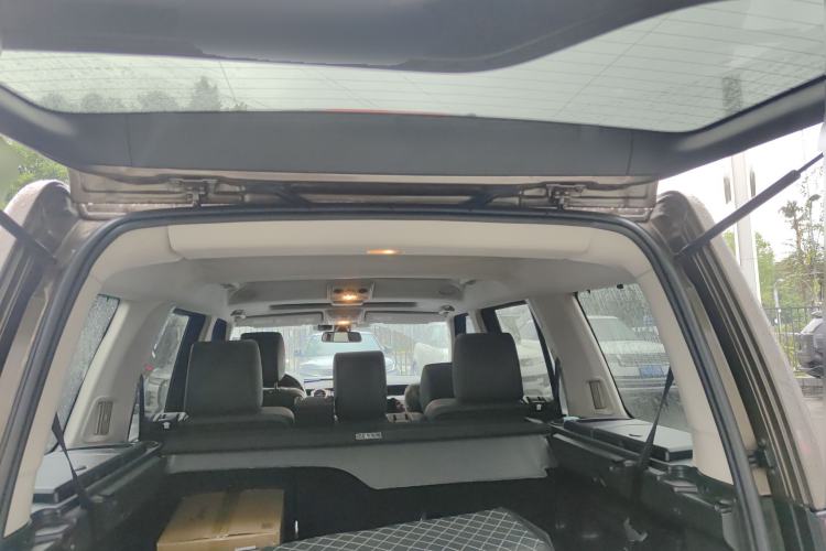 Used Land Rover Discovery 2011 3.0 SDV6 HSE Diesel Version Trunk