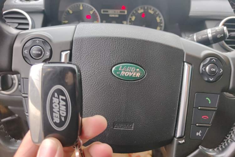 Used Land Rover Discovery 2011 3.0 SDV6 HSE Diesel Version Vehicle Key
