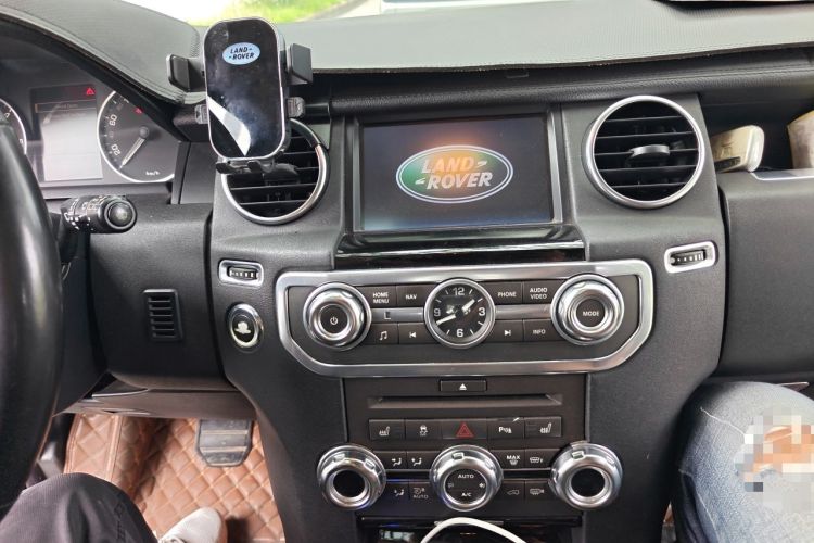 Used Land Rover Discovery 2011 3.0 SDV6 HSE Diesel Version Audio And AC Panel