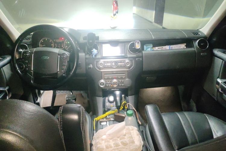 Used Land Rover Discovery 2011 3.0 SDV6 HSE Diesel Version Center Console