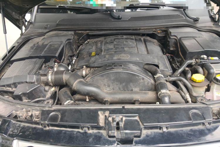 Used Land Rover Discovery 2011 3.0 SDV6 HSE Diesel Version Engine Bay