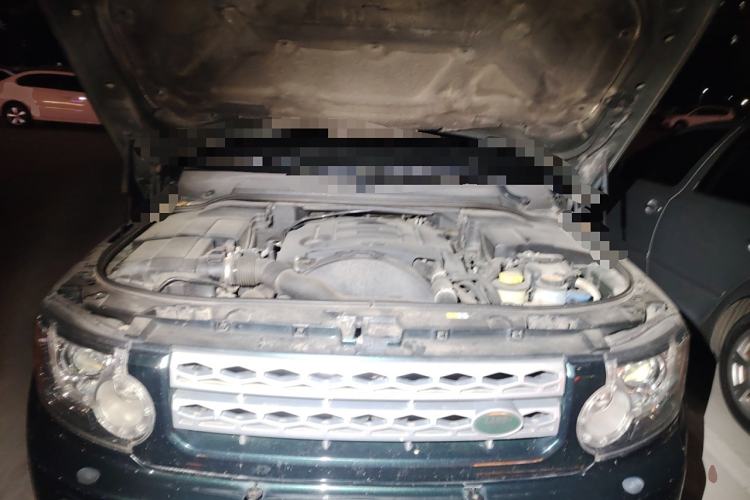Used Land Rover Discovery 2011 3.0 SDV6 HSE Diesel Version Engine Bay