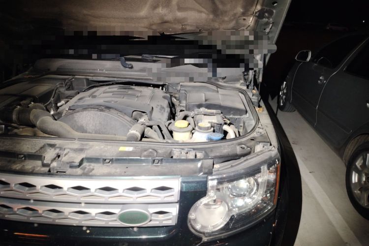 Used Land Rover Discovery 2011 3.0 SDV6 HSE Diesel Version Engine Bay Left