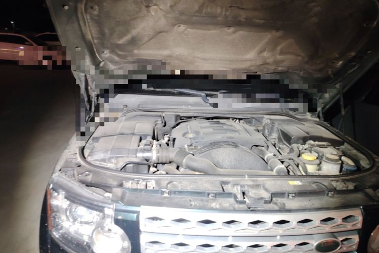 Used Land Rover Discovery 2011 3.0 SDV6 HSE Diesel Version Engine Bay Right