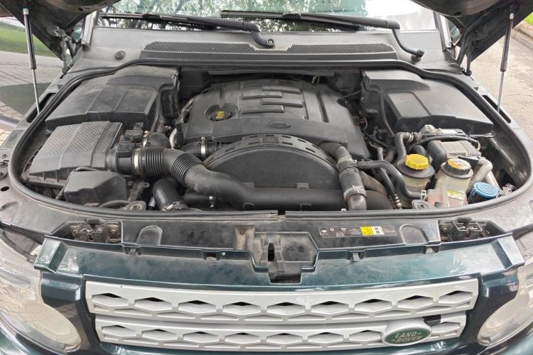 Used Land Rover Discovery 2011 3.0 SDV6 HSE Diesel Version Engine Bay