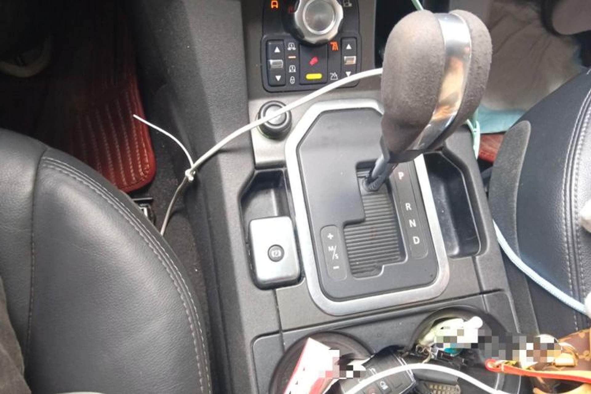Used Land Rover Discovery 2011 3.0 SDV6 HSE Diesel Version Gear Lever