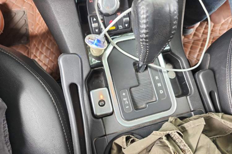 Used Land Rover Discovery 2011 3.0 SDV6 HSE Diesel Version Gear Lever