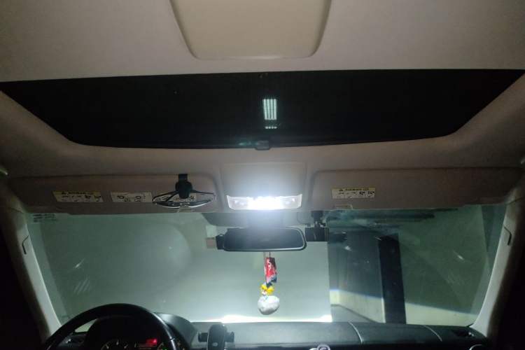 Used Land Rover Discovery 2011 3.0 SDV6 HSE Diesel Version Headliner