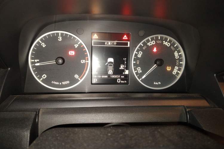 Used Land Rover Discovery 2011 3.0 SDV6 HSE Diesel Version Odometer Close Up