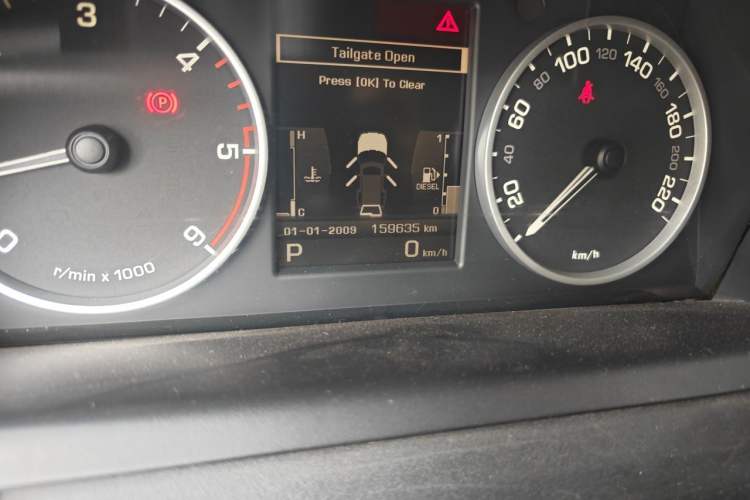 Used Land Rover Discovery 2011 3.0 SDV6 HSE Diesel Version Odometer Close Up