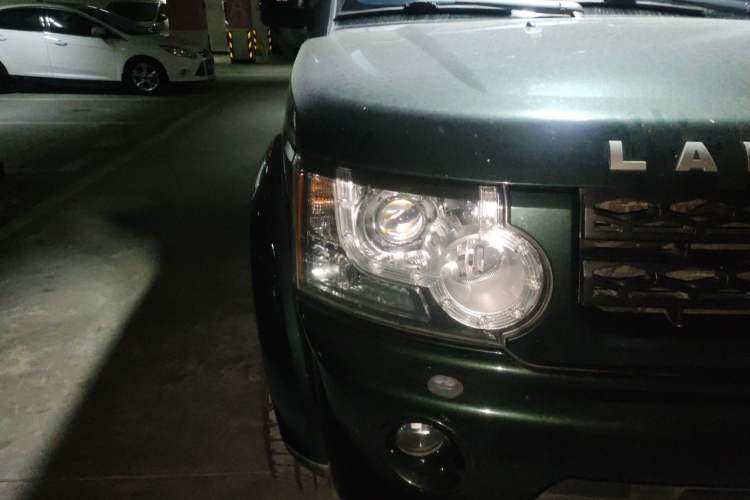 Used Land Rover Discovery 2011 3.0 SDV6 HSE Diesel Version Right Front Headlight