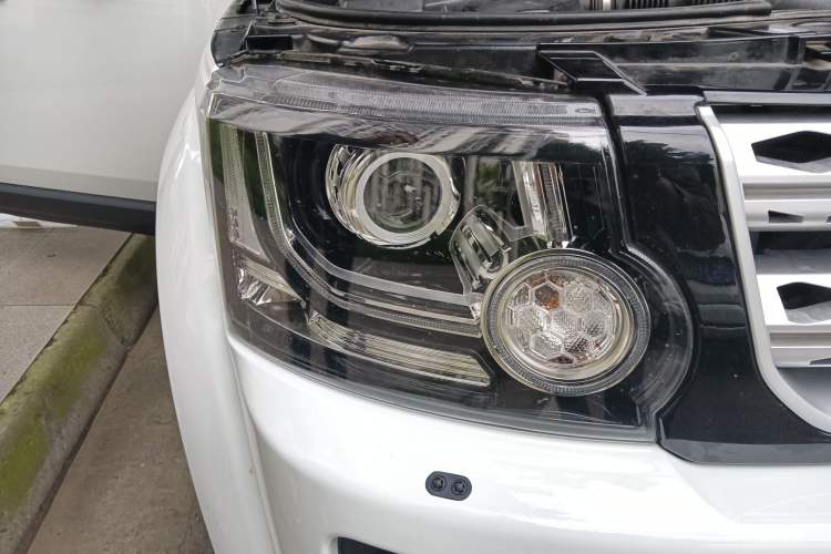 Used Land Rover Discovery 2011 3.0 SDV6 HSE Diesel Version Right Front Headlight