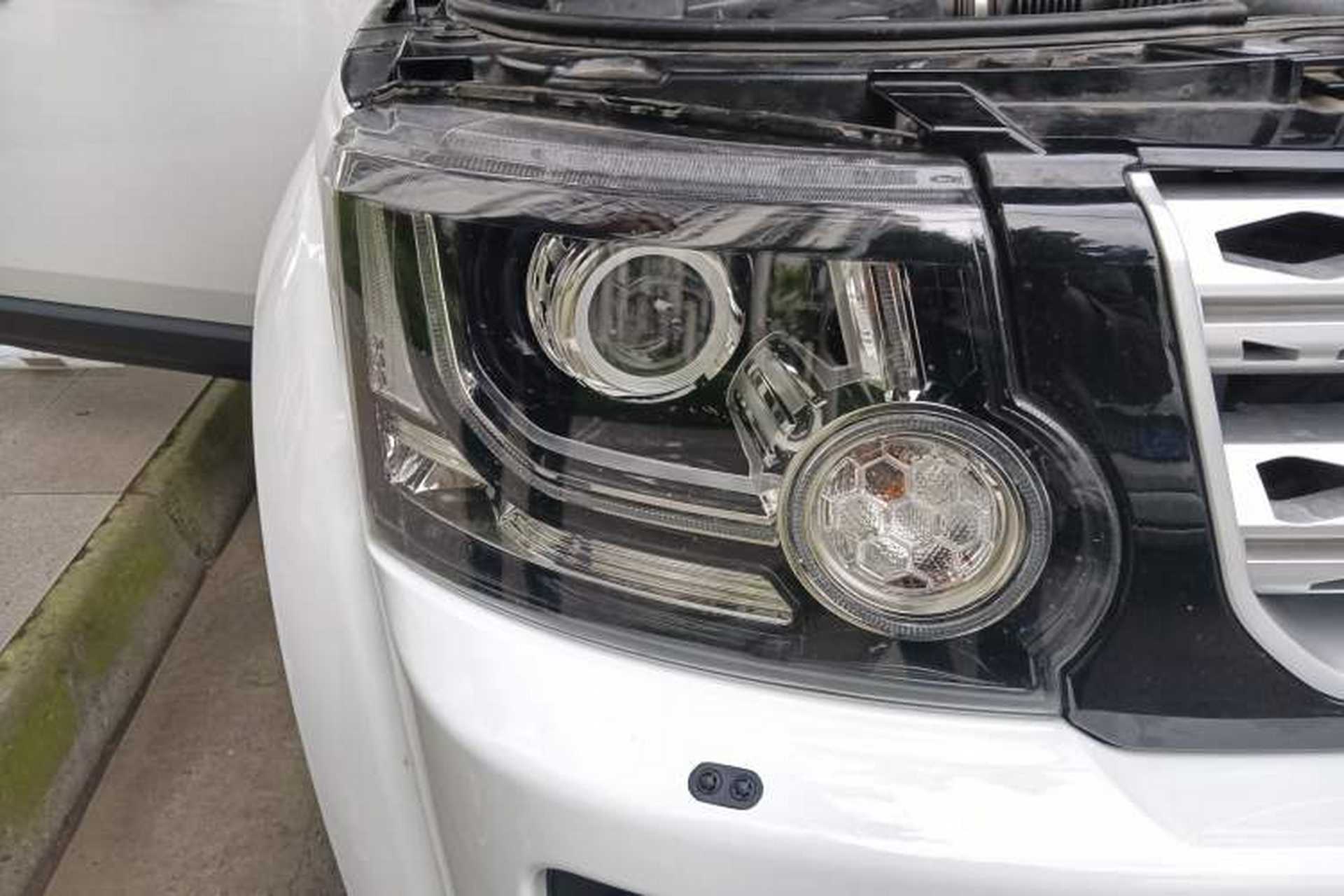 Used Land Rover Discovery 2011 3.0 SDV6 HSE Diesel Version Right Front Headlight