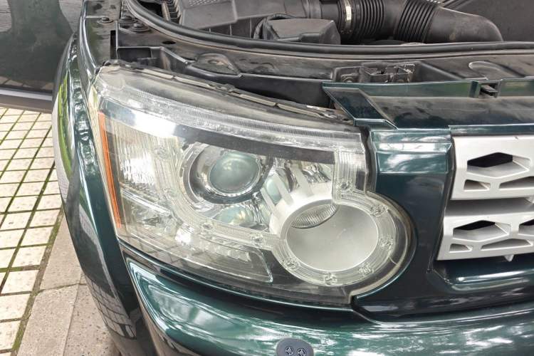Used Land Rover Discovery 2011 3.0 SDV6 HSE Diesel Version Right Front Headlight