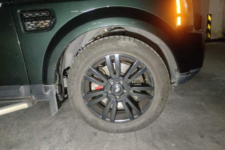 Used Land Rover Discovery 2011 3.0 SDV6 HSE Diesel Version Right Front Wheel Hub