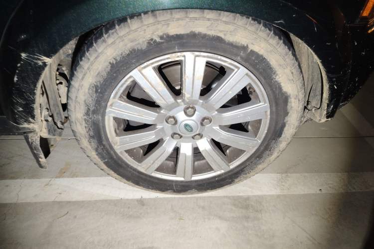 Used Land Rover Discovery 2011 3.0 SDV6 HSE Diesel Version Right Front Wheel Hub