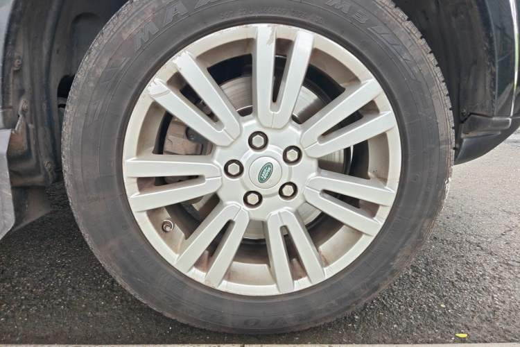 Used Land Rover Discovery 2011 3.0 SDV6 HSE Diesel Version Right Front Wheel Hub