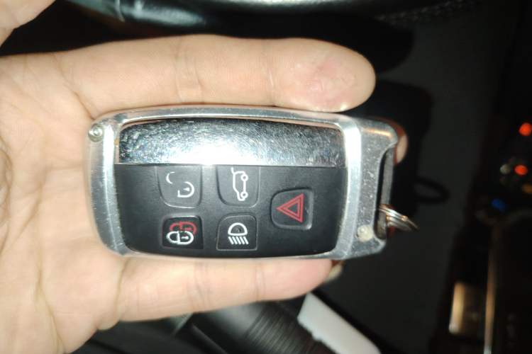Used Land Rover Discovery 2011 3.0 SDV6 HSE Diesel Version Vehicle Key
