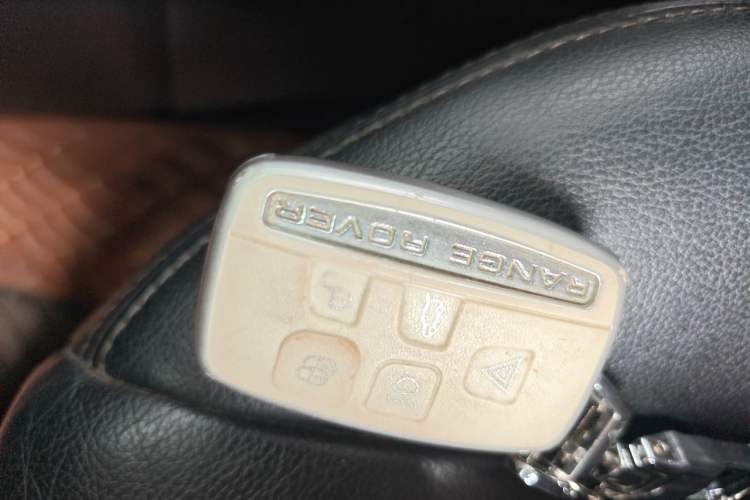Used Land Rover Discovery 2011 3.0 SDV6 HSE Diesel Version Vehicle Key