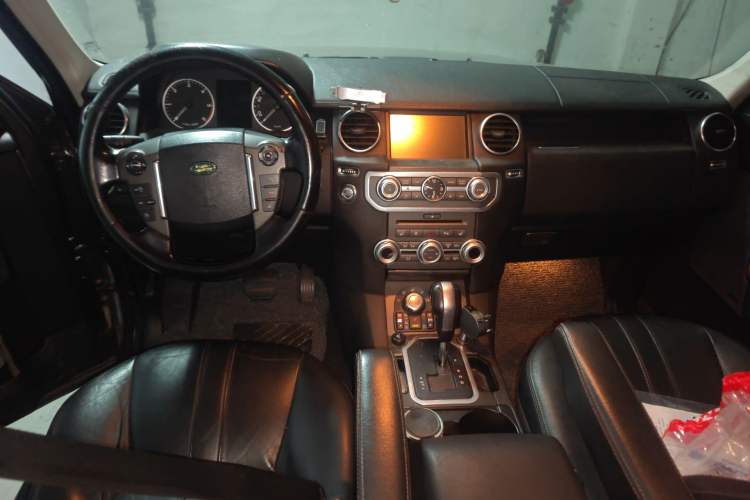 Used Land Rover Discovery 2011 2.7 TDV6 S Diesel Version Center Console