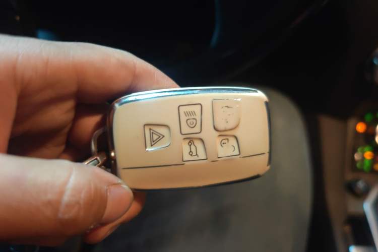 Used Land Rover Discovery 2011 2.7 TDV6 S Diesel Version Vehicle Key