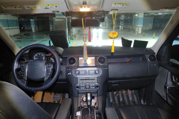 Used Land Rover Discovery 2011 3.0 SDV6 HSE Diesel Version Center Console
