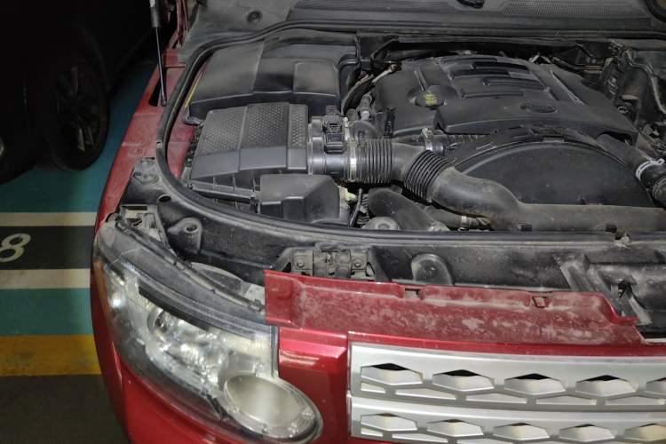 Used Land Rover Discovery 2011 3.0 SDV6 HSE Diesel Version Engine Bay Right