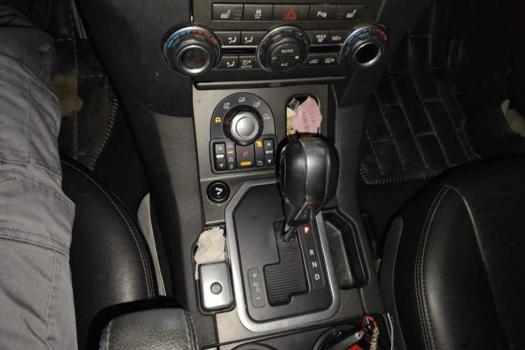 Used Land Rover Discovery 2011 3.0 SDV6 HSE Diesel Version Gear Lever