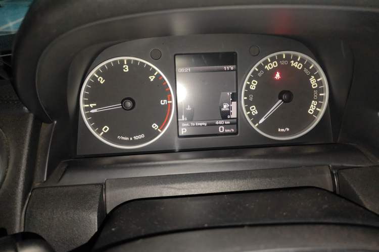 Used Land Rover Discovery 2011 3.0 SDV6 HSE Diesel Version Instrument Cluster