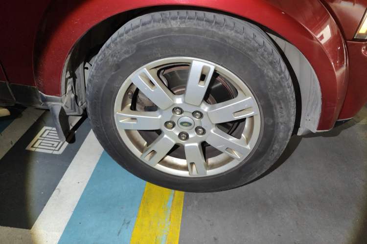Used Land Rover Discovery 2011 3.0 SDV6 HSE Diesel Version Right Front Wheel Hub
