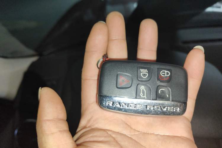 Used Land Rover Discovery 2011 3.0 SDV6 HSE Diesel Version Vehicle Key