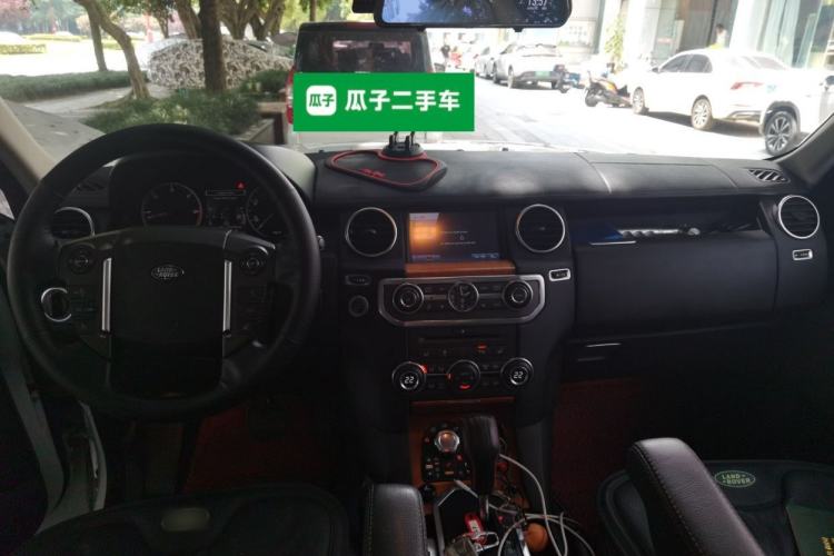 Used Land Rover Discovery 2011 3.0 SDV6 HSE Diesel Version Center Console