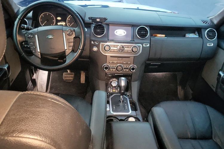 Used Land Rover Discovery 2011 3.0 SDV6 HSE Diesel Version Center Console