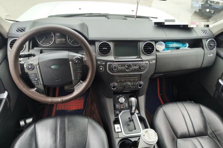 Used Land Rover Discovery 2011 4.0 V6 HSE Center Console