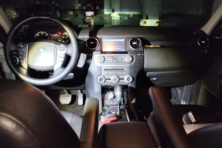 Used Land Rover Discovery 2011 3.0 SDV6 HSE Diesel Version Center Console