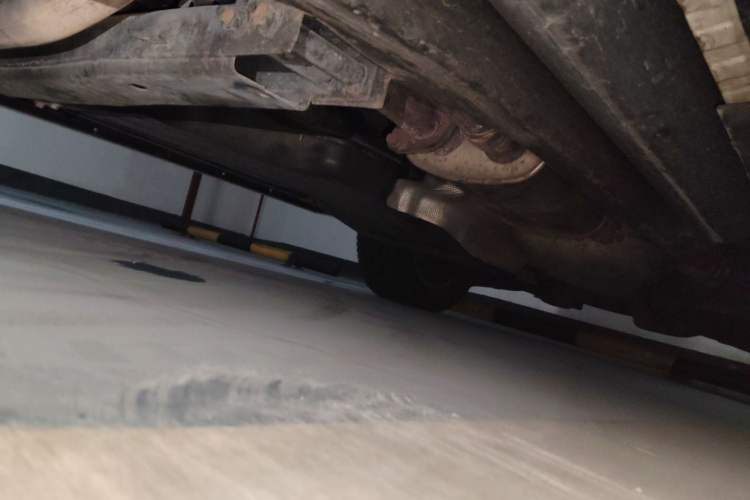 Used Land Rover Discovery 2011 4.0 V6 HSE Chassis Front Left