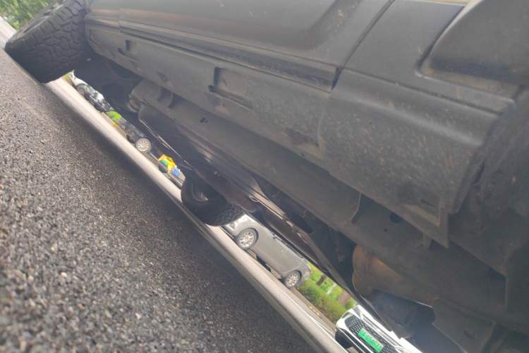 Used Land Rover Discovery 2011 5.0 V8 HSE Chassis Front Right