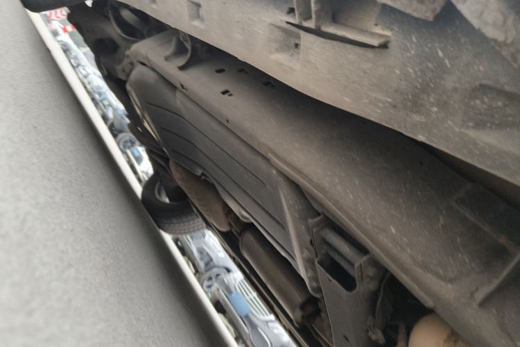 Used Land Rover Discovery 2011 4.0 V6 HSE Chassis Front Right
