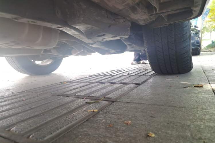 Used Land Rover Discovery 2011 3.0 SDV6 HSE Diesel Version Chassis Rear Left
