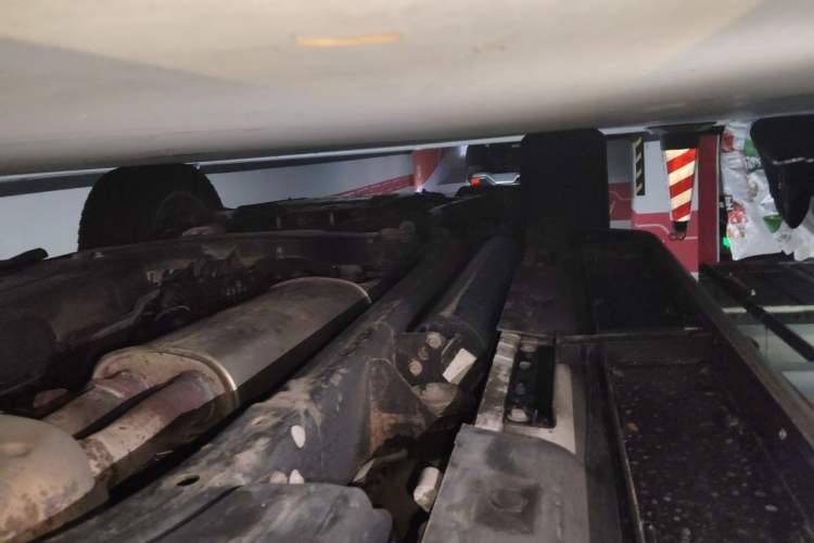 Used Land Rover Discovery 2011 4.0 V6 HSE Chassis Rear Left