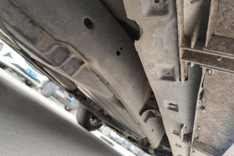Used Land Rover Discovery 2011 4.0 V6 HSE Chassis Rear Right
