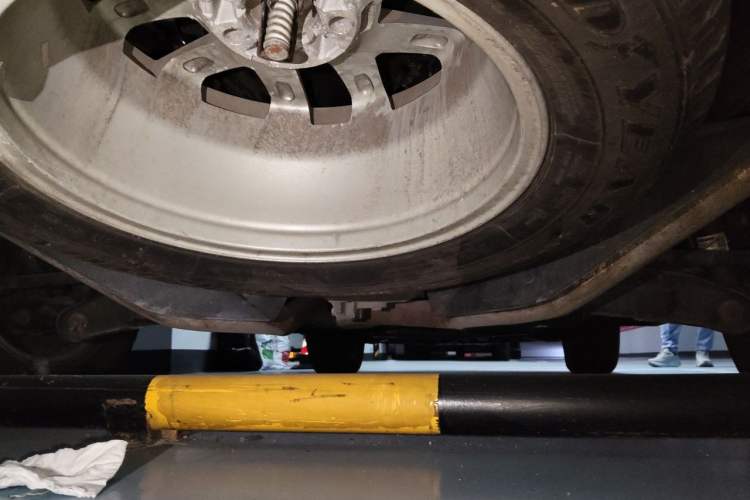 Used Land Rover Discovery 2011 4.0 V6 HSE Chassis Rear