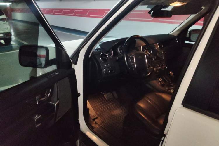 Used Land Rover Discovery 2011 4.0 V6 HSE Driver Seat