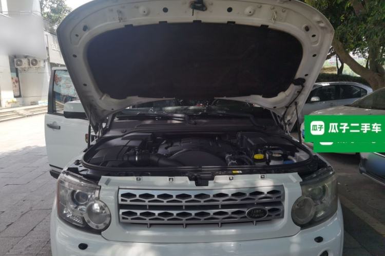 Used Land Rover Discovery 2011 3.0 SDV6 HSE Diesel Version Engine Bay