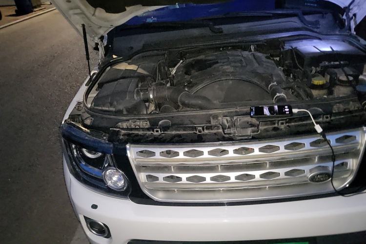 Used Land Rover Discovery 2011 3.0 SDV6 HSE Diesel Version Engine Bay Right