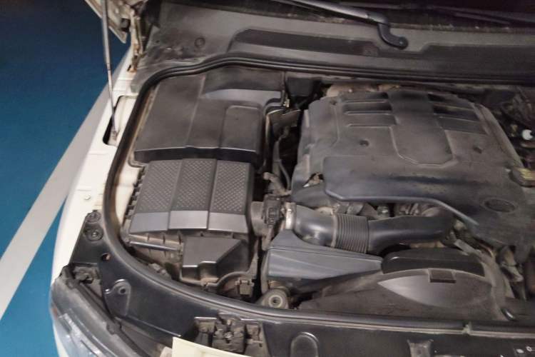 Used Land Rover Discovery 2011 4.0 V6 HSE Engine Bay Right