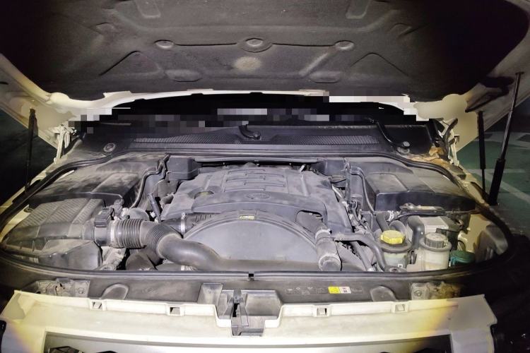 Used Land Rover Discovery 2011 3.0 SDV6 HSE Diesel Version Engine Bay