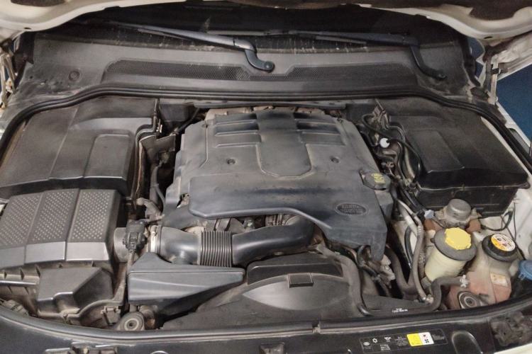 Used Land Rover Discovery 2011 4.0 V6 HSE Engine Bay