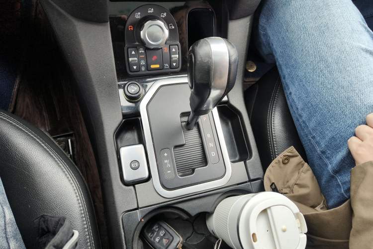 Used Land Rover Discovery 2011 4.0 V6 HSE Gear Lever