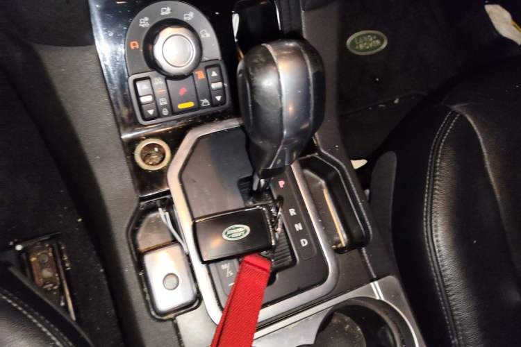 Used Land Rover Discovery 2011 3.0 SDV6 HSE Diesel Version Gear Lever
